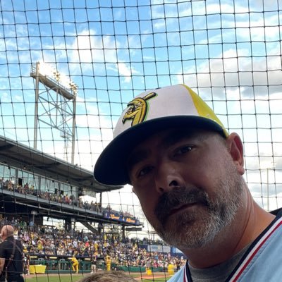 ddesroches33's profile picture. Love the Sox, Patriots, Celtics, Bruins and anything else New England for that matter. Anything I say on Twitter is most likely sarcasm. happily married