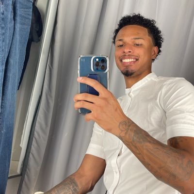 JoannelLoyola8's profile picture. 