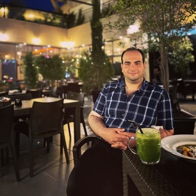 شب تاریک سنگستان و من مست/ قدح از دست من افتاد و نشکست/
نکو دارنده اش نیکو نگه داشت/ وگرنه صد قدح نفتاده بشکست/