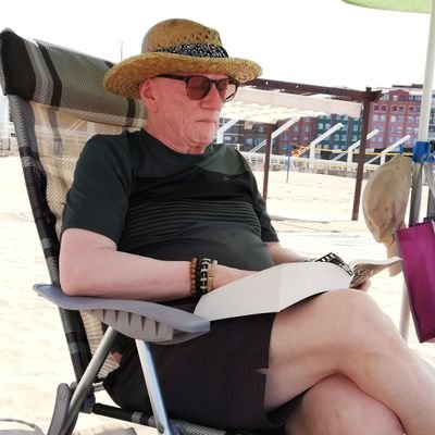 Famoso personaje público totalmente desconocido
Italo-venezolano en Holanda.
Informática, fotografía, humor y política.
🇻🇪 🇮🇹
https://t.co/MbkKuK78oh