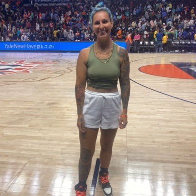 NicoleFetchko's profile picture. Here to talk all things WNBA 🏀  Sneaker Head 👟  Personal Development📚 Always Be Kind 🫶
Free Women's Basketball Newsletter👇
