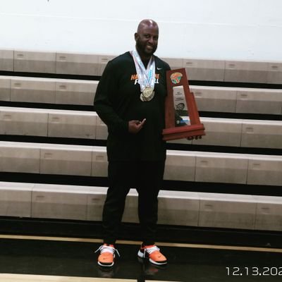 Defensive Coordinator Hawthorne High School
Recruiting Coordinator|
2022 & 2023 State Champion|

Omega Psi Phi
Beta Pi
Spring '24