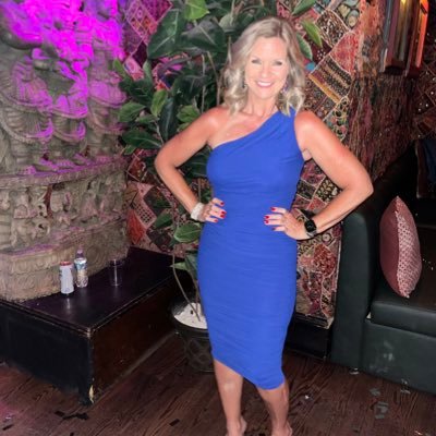 Deputy Director of Communications for IL Comptroller Susana Mendoza. Former IIS/IOCI Radio Mgr. Passionate about fitness & mental health. Opinions are my own.