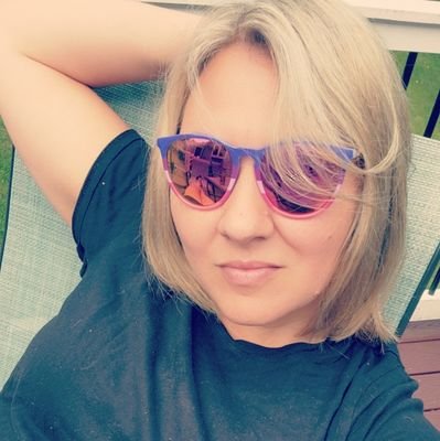 Rowena_5loves's profile picture. •🌱•🔥•💧•   •