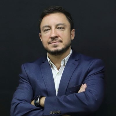 Pai, empresário, jornalista e Sócio-fundador da ETC Comunicação. MBA em Gestão Empresarial na FGV. Apaixonado por Jornalismo e Marketing.