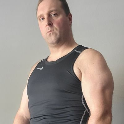 Hi, I'm Chad. I randomly tweet about movies, series, @Jaguars and stuff.