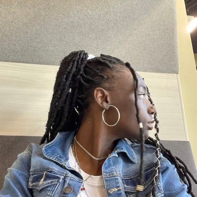 daniah_beavers's profile picture. I’m tall :)