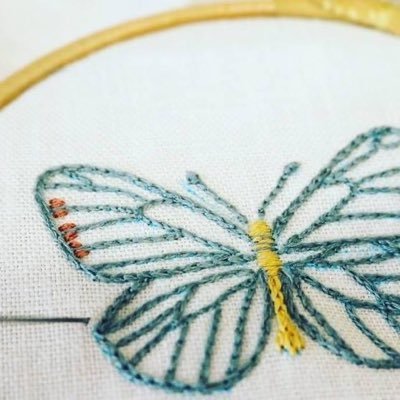 刺繍をしています。 著書に絵本「歌えないことりといのちの木」、「刺繍で描く植物模様」「マカベアリスの刺繍物語」「マカベアリスのパンチニードルレッスン帖」他。アパレル、テキスタイル、カレンダーなどへの図案デザイン提供も。お問い合わせ等はHP内contact よりお願いします。