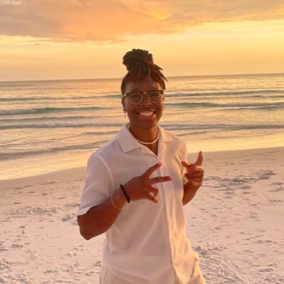 she/ella 🏳️🌈 • (l)gbtq+ • sag ♐️• IG: iamdezhascott •