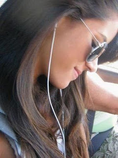 A menina que usava o all star
tradicionall e uma bermuda brega,
mais que hoje solta seus cabelos e
desfila pra causar inveja. :ღ