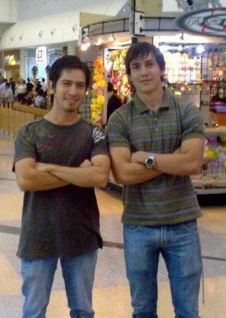 bakot219's profile picture. no es mas grande quien mas sitio ocupe en tu corazon si no mas vacio de cuando se va.