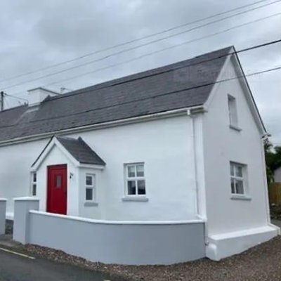 Traditional cottage near Killarney with amazing views. An ideal base for exploring Killarney and the Ring of Kerry.