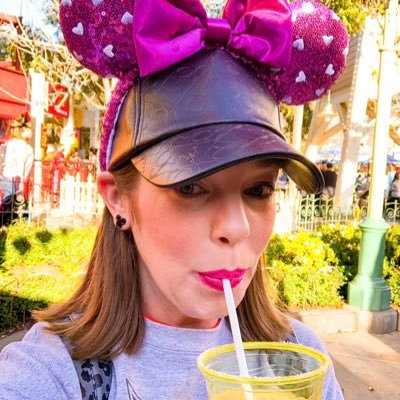 Sharing Disney Parks food and drinks (+news, trips, and tips) 📩 allyson@magicallymaintreats.com