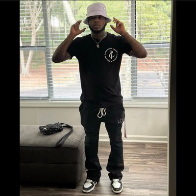 😶🌫️🤫“Move Silently” 😶.😇 Hide Ya Bitch Cause I’m Dig In Ha ‼️Call Me The Head Hunter 🙃 FOLLOW ME ON IG : yung.dolla96_