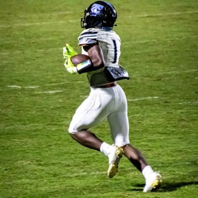 Class of 2025, striving for greatness💯 Football🏈 Track🏃🏾♂️ Basketball🏀 6’1 180lbs ATHLETE!!! 10.83 100m💨229-315-4163 bentavius1@icloud.com