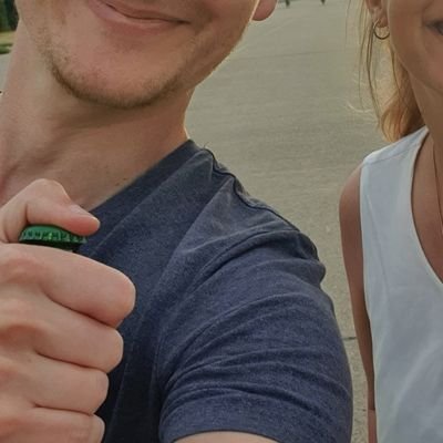 derleitwolf's profile picture. Gäbe es Gott, würde Hirn vom Himmel regnen.