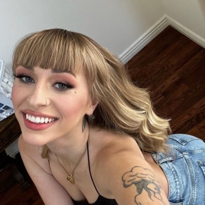 xxoanniejames's profile picture. 