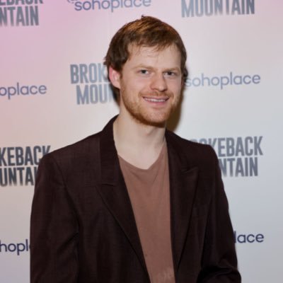 LucasHedgespage's profile picture. Supporting Lucas Hedges.