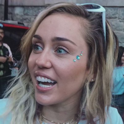 dieciséis igual que miley unos años atrás.