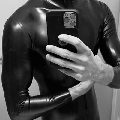 18+ NSFW | #TeamLocked, chastity, rubber, toys, etc. | Check the links for discounts and subscribe to my JFF for exclusive content. Cashapp: $JayTwinkXXX