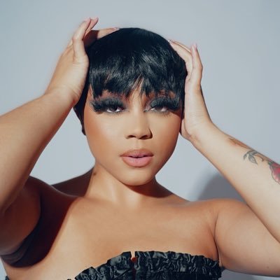 nylahelizabeth_'s profile picture. It’s just Twitter.