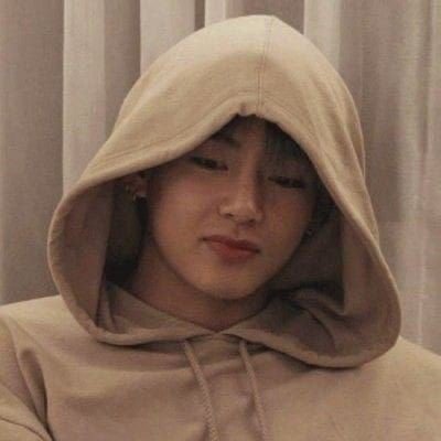she/her
♡˖꒰ My heart lives in Seoul with 7 boys
they taught me to love myself : @BTS_twt ♡ fan account