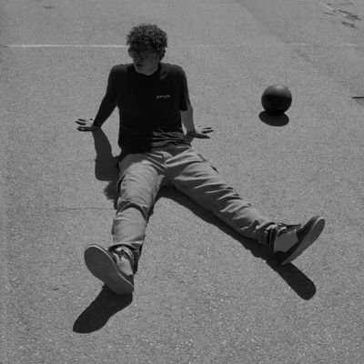 ariyanviolin's profile picture. 🎻🏀