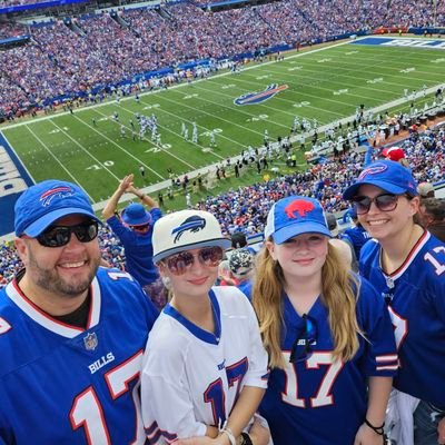 Funny guy with amazing wife & kids
Enjoy life, cause it really goes to fast.
Make it count
#gobills
#billsmafia

Col. 3:23
Ottawa Canada