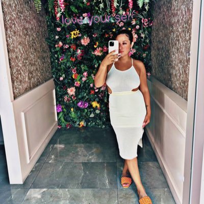 leannecasarez's profile picture. 🦂