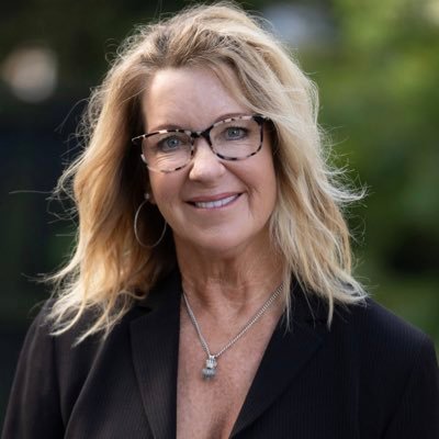 MollyAnGaughan's profile picture. Beaufort, SC is home. ❤️ From Nashville, TN 🎸Account Rep for Bedford Falls Book Fairs 📚🩷