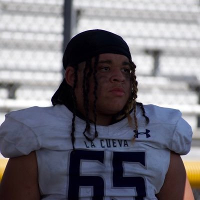 reece_65w's profile picture. la cueva 26’|5’9 220lbs|second team all metro|@lacuevafootball|LCHS 2026|📲505-835-3453|📧Batman28williams@gmail.com|
