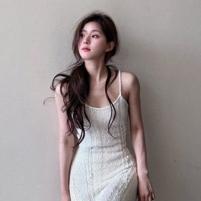 The scatterer of eternal beauty in establishing a heavenly and tranquil realm. She is the miraculous charmer, the limelight of all eyes, 𝐙𝐡𝐚𝐨 𝐋𝐮𝐬𝐢.