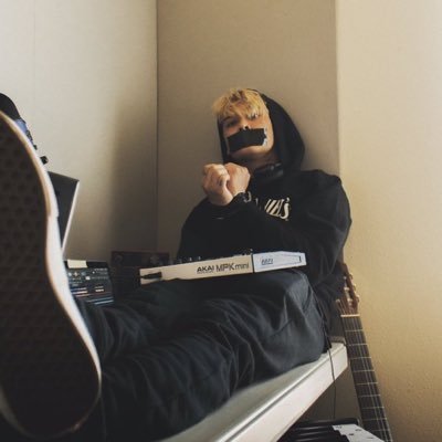 ReallyDzzy's profile picture. Enjoy the show.