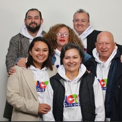 Orgullosa de tener el corazón a la izquierda!!!! Antiuribista hasta el tuétano, convencida de q la educación es el arma para acabar con el uribismo.