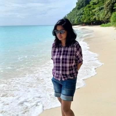 moumi_says's profile picture. 