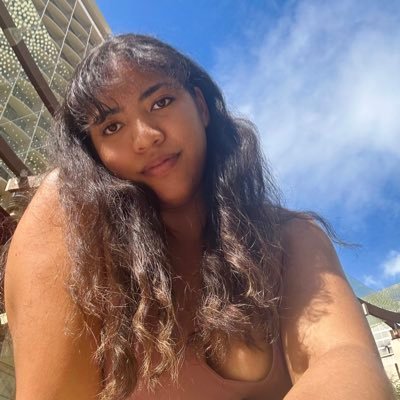 uhh_laia's profile picture. ♓️ 27 | 🧠 INFJ | 🌹 living life…kinda