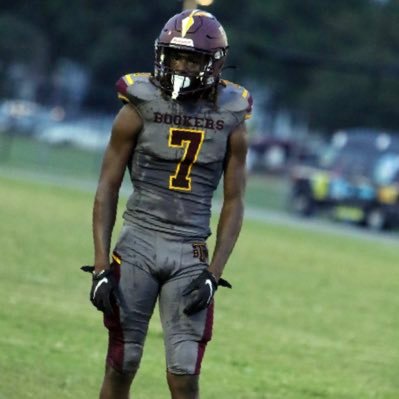 24👨🏾‍🎓 Booker T Washington High| 2.8gpa| 6’3 205lb Linebacker|  DM for contact #