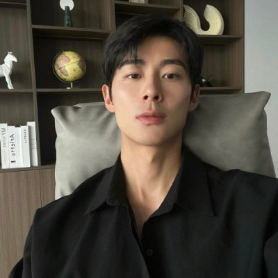 Born in Korea, now living in the United States busy with his career, looking for a sincere partner, scammers, get out of here!