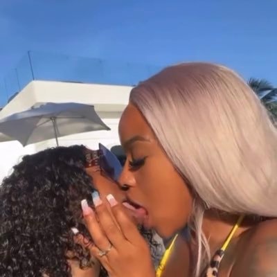 here for the girls that like girls 😈🥰😜 just a bunch of lesbian videos to 💦 to
