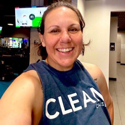 Dir of Marketing & HR at CLEAN Cause, a bev co that gives 50% profits to support addiction recovery. Here to talk about all things marketing, recovery & more.