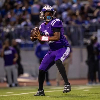 #AG2G Omaha Central High school💜 ‘26 QB🏈|3 sport athlete|3.7gpa| 6”0| 180lbs| https://t.co/dUT7Hf9Hby