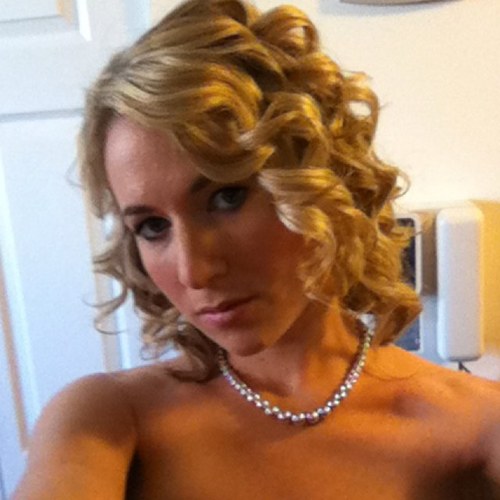 julieamazing's profile picture. 