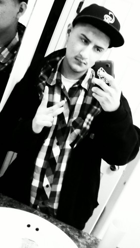 -Tha name JayySinekLocc &17 years old -Fuk Bitches Get Money!! -Graffer(x Trappin Hard errday -Fuck Love its all hustle Trusst tha few & Hustle tha rest