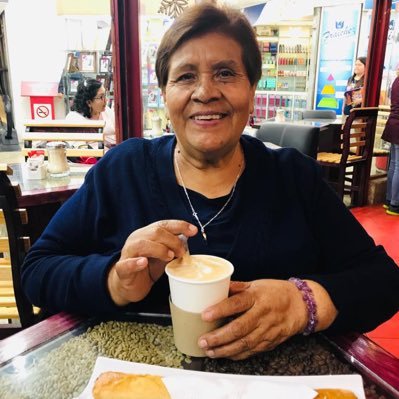 EstelaToxqui's profile picture. Instagram/estelatoxqui                 Ser feliz.