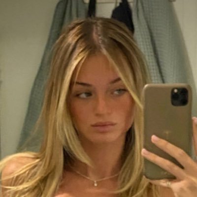 AliceApplez Profile Picture