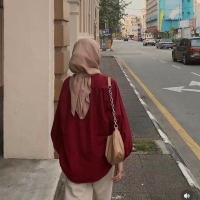 hanaidarisa's profile picture. May Allah make my heart strong when I'm feel down