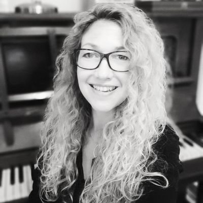 🎶 A fully qualified music teacher specialising in piano, violin & music theory tuition. Offering private lessons & tuition via @MusicHillingdon ISM Member DBS