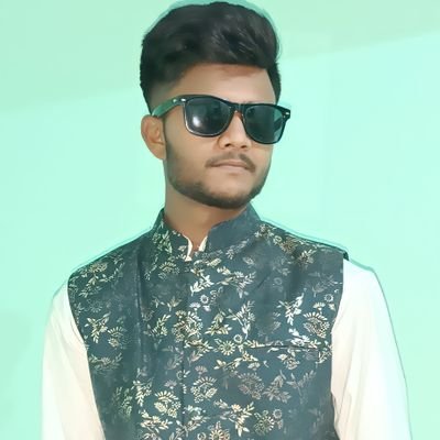 हजार गम मेरी फिदरत नही बदल सकते;
क्या करू मुझे आदत है मुस्कुराने की🥰