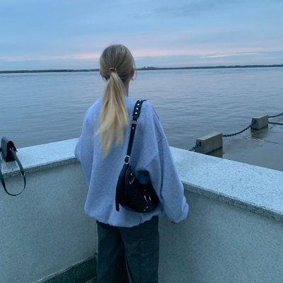 StaceyDavi11664's profile picture. If you hold tight, how can a free hand to hug now?