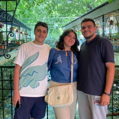 MonaLadki's profile picture. ........